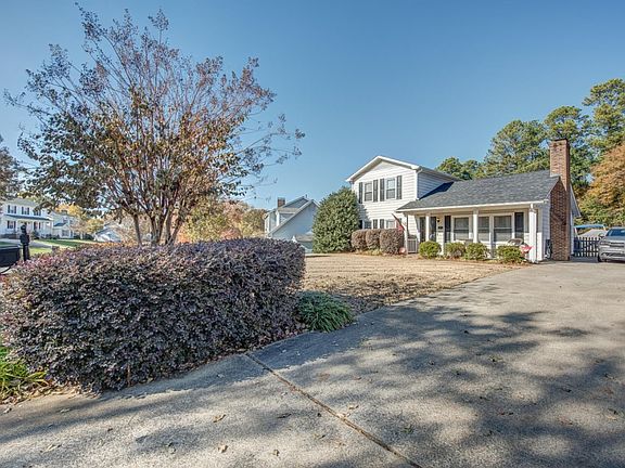 3rd image of 917 Cathedral Dr