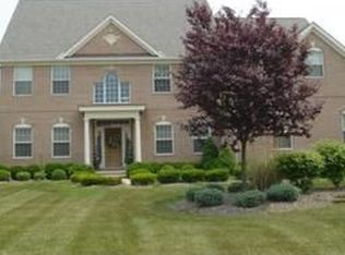 1427 Fitzroy St, Westlake, OH 44145