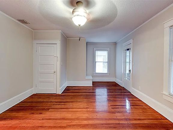 3rd image of 1104 Myrtle Ave