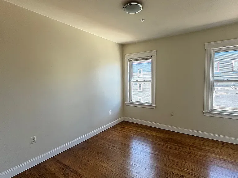 6 Giles Park #1A — Photo 6