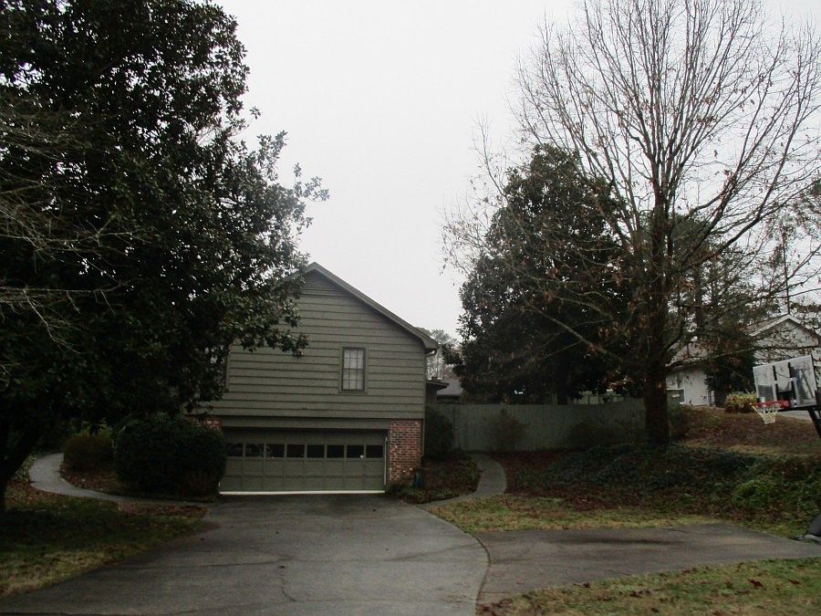 2nd image of 890 Hillwood Dr