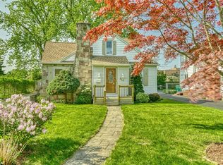 315 Seville Dr, Rochester, NY 14617