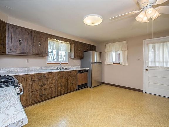 5th image of 1007 Edward Dr