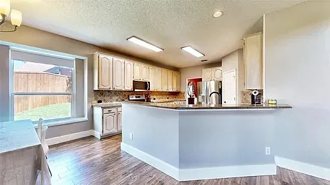 1352 Winnipeg Dr — Photo 2