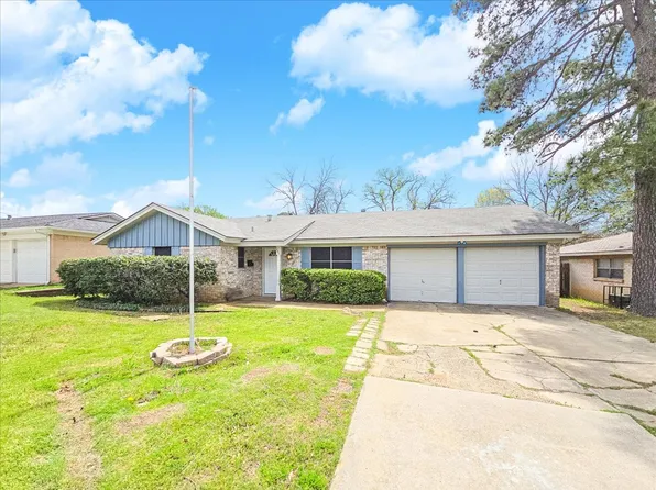 1607 Sagebrush Trl, Euless, TX 76040