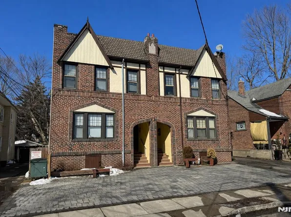 16 Roosevelt Ave, Dumont, NJ 07628