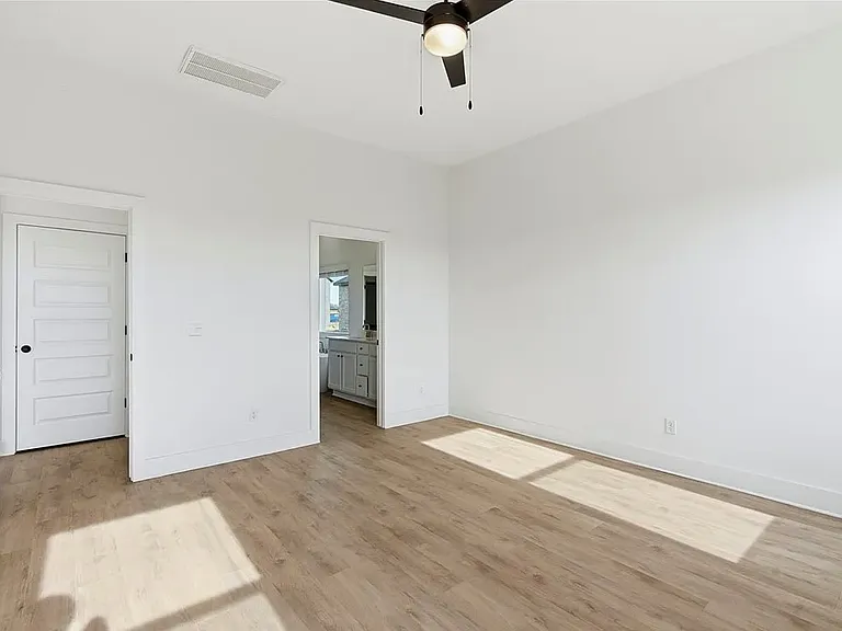 2311 Longfellow Dr — Photo 26