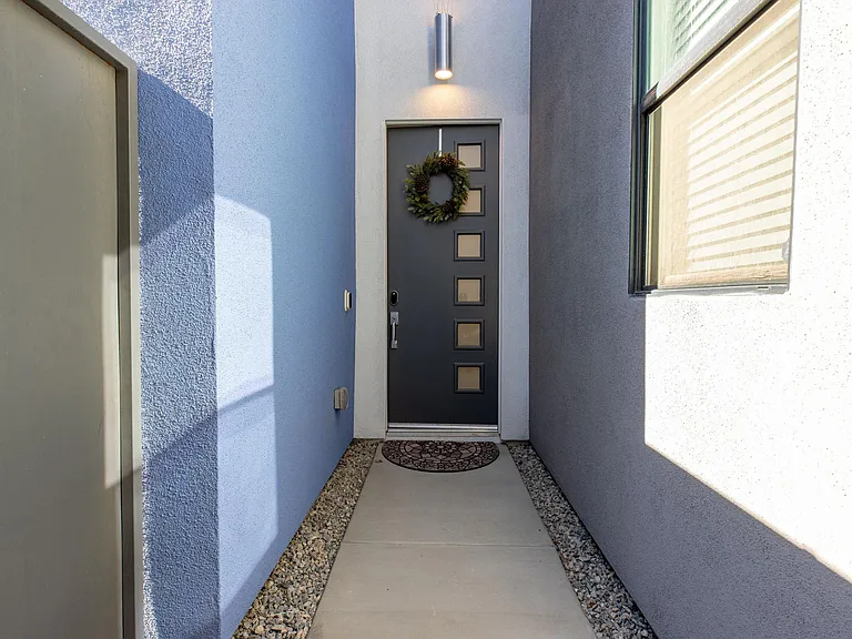 2707 Majestic Way — Photo 8