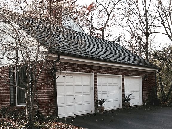 150 Inverness Court Garage