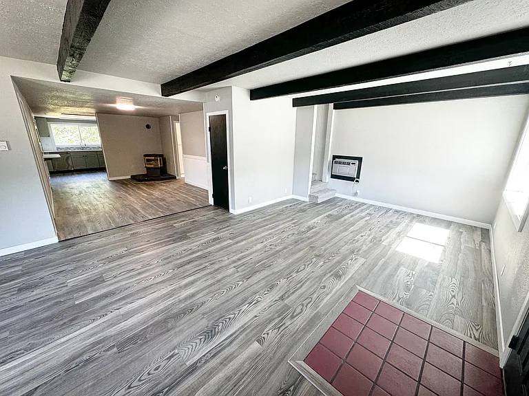 1730 Broadway St — Photo 4