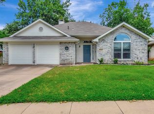 2705 Canterbury St, Euless, TX 76039