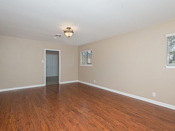 4th image of 6934 Willow Oak St