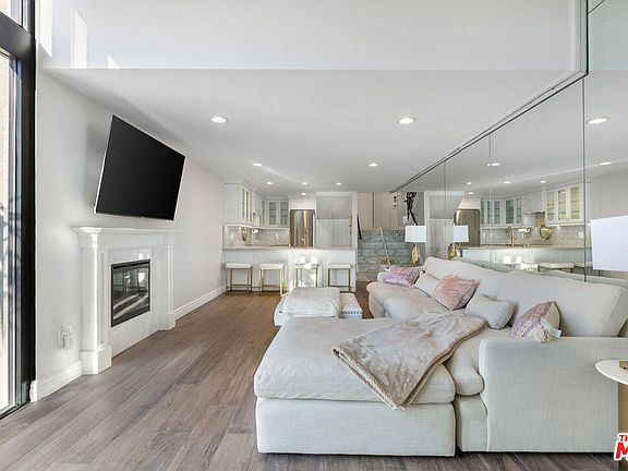 3rd image of 6 Voyage St APT 101