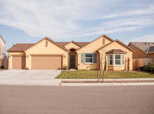 890 Legend Dr, Lemoore, CA 93245