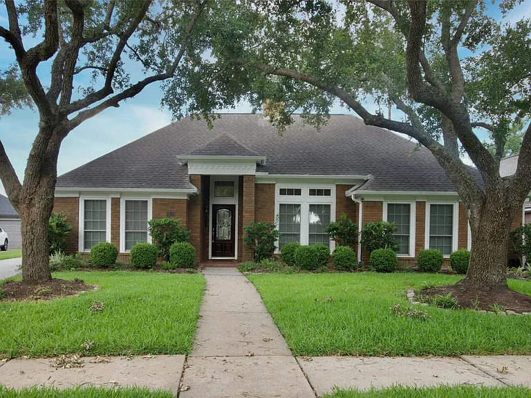 1839 Lake Winds Dr — Photo 2