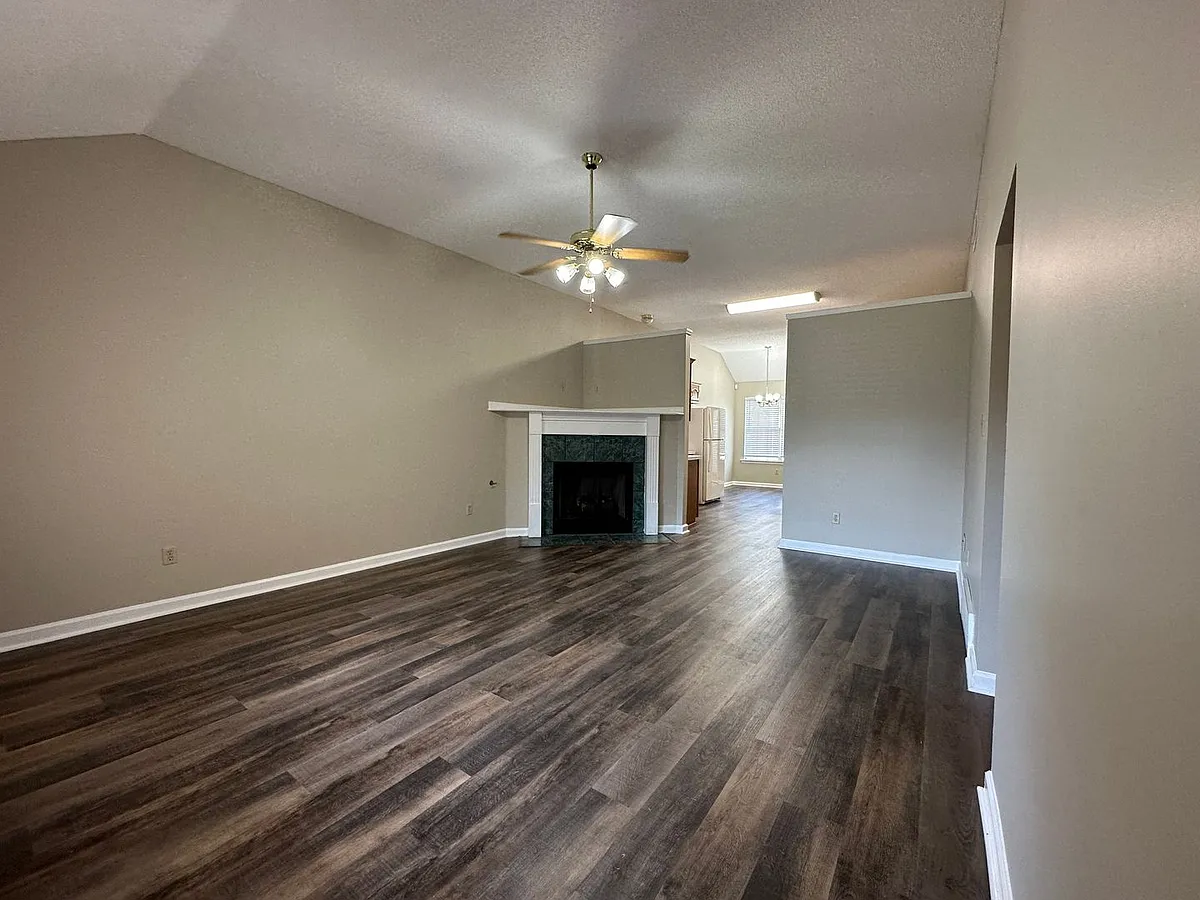 Building Photo - 7665 Fox Hunt Dr E