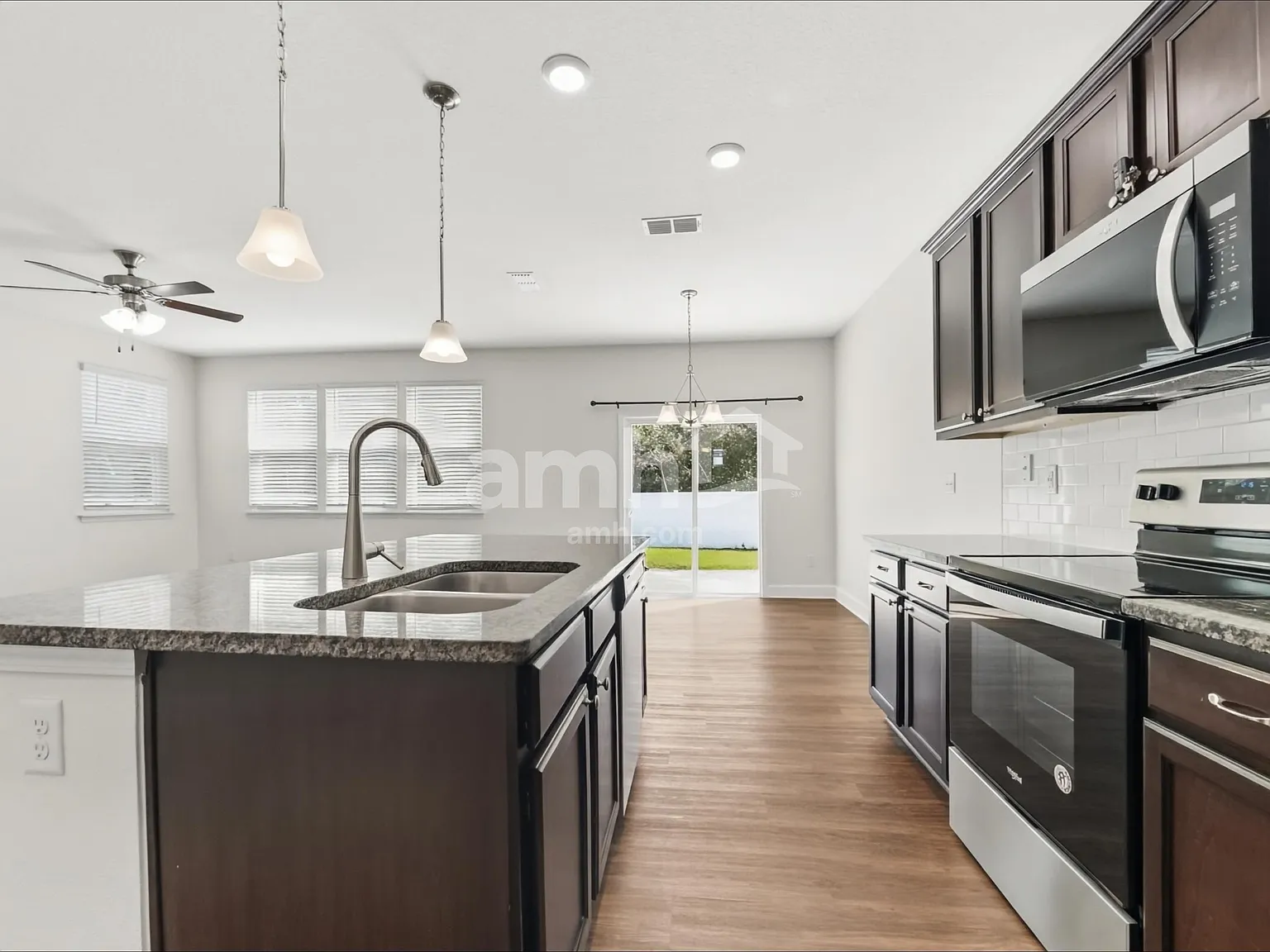 3 bed, 2.5 bath, 1838 sqft, $1,975 — Photo 4