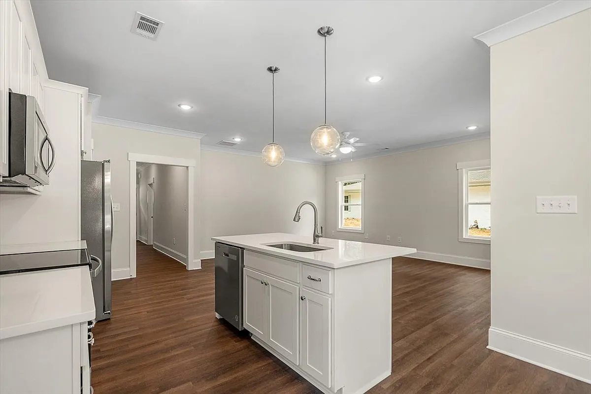5 bed, 4.5 bath, 2184 sqft, $4,774 — Photo 3