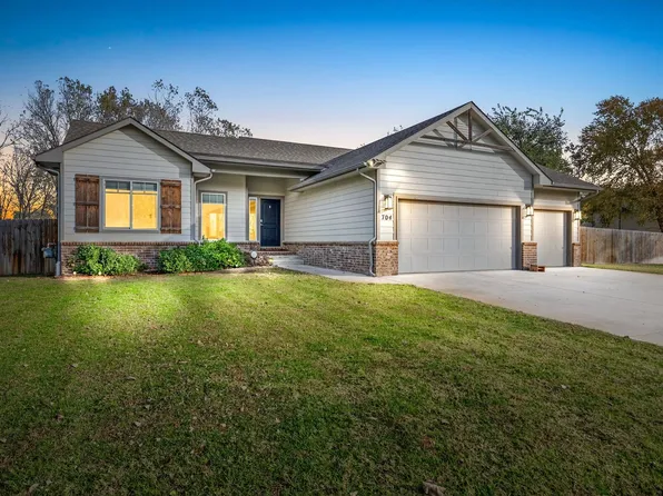 704 E Gordon Bennett Dr, Haysville, KS 67060