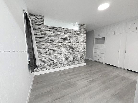 5th image of 1815 McKinley St APT 1