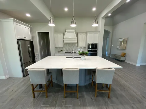 1008 Myers Park Trl, Roanoke, TX 76262