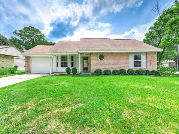 915 W Primrose Meadows Cir, Pearland, TX 77584