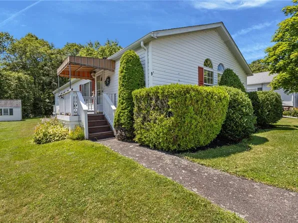 9 Nightingale Ln, Tiverton, RI 02878
