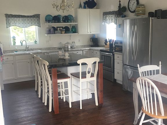 3rd image of 2527 S Oak Knoll Dr