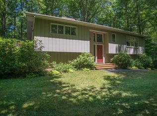 34 High Point Dr, Amherst, MA 01002