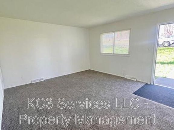 3rd image of 5025 N Bellaire Ave