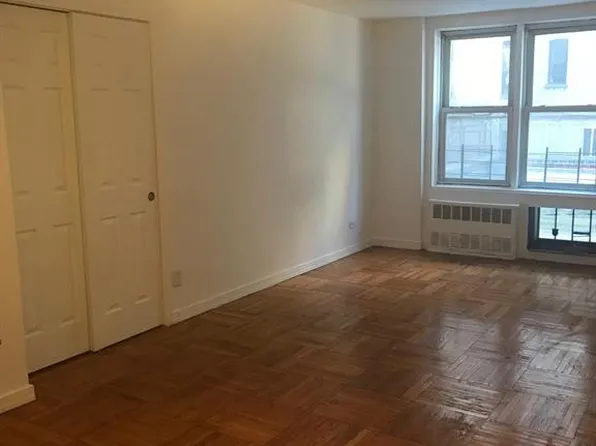 1332 Metropolitan Avenue image 9 of 15