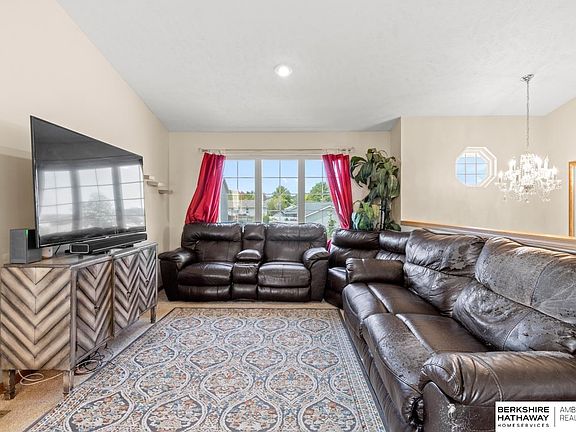 3rd image of 2454 NW 45th St