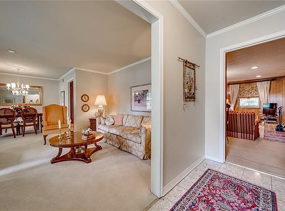 4th image of 1605 Hiawatha Way