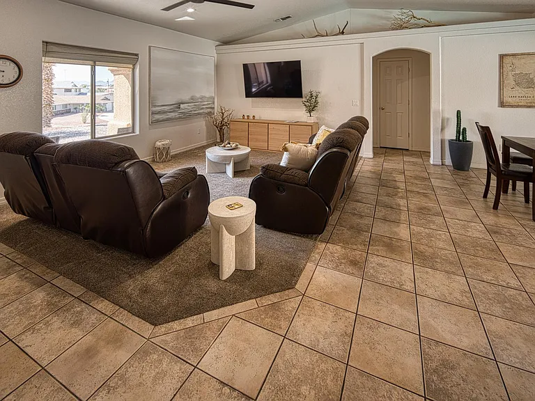 1781 Cabana Dr — Photo 2