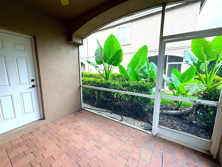 9701 Roundstone Cir — Photo 32