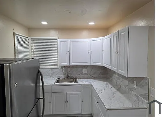 5 bed, 1100 sqft, $3,770 — Photo 4