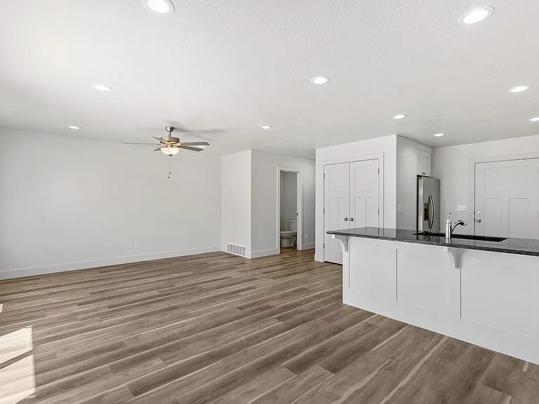 917 N 100 W — Photo 6