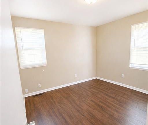 5th image of 5622 E 39th St