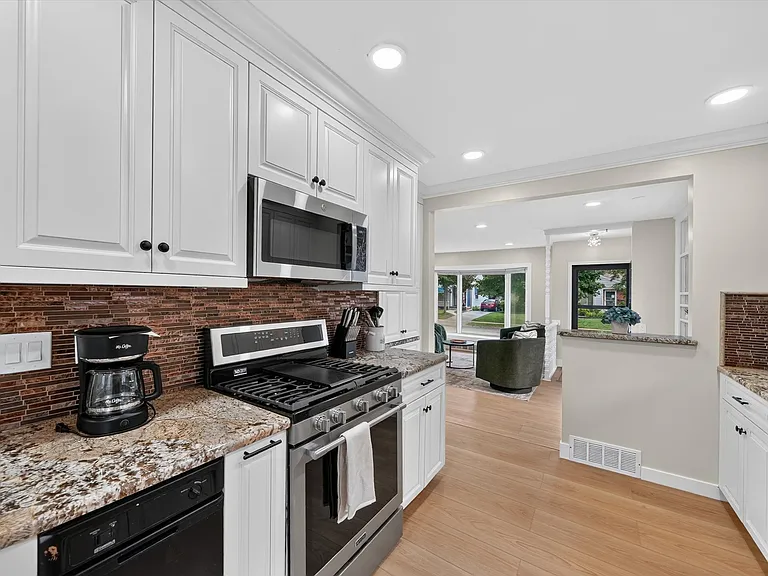 2115 E Hudson Ave — Photo 33