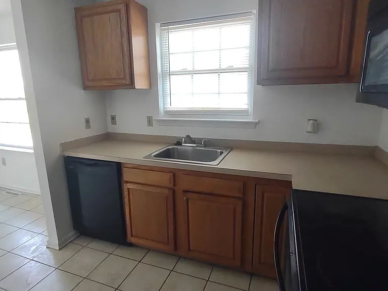 404 S Claymont St — Photo 7