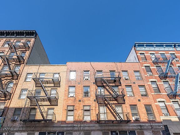 5th image of 160 E 2nd St APT 4A