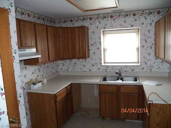 3rd image of 494 Austin Dr