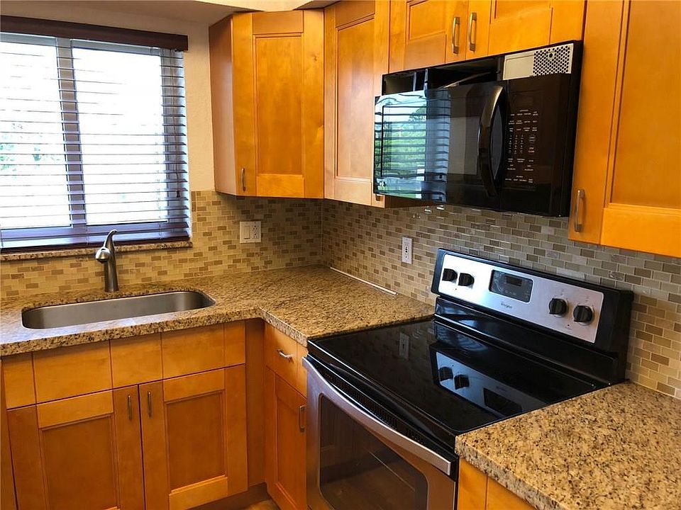 1st image of 639 NE 10th Ave #20