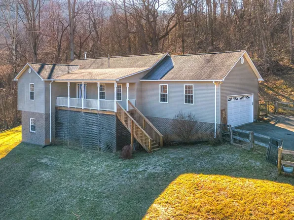 125 Wilderness Dr, Pembroke, VA 24136