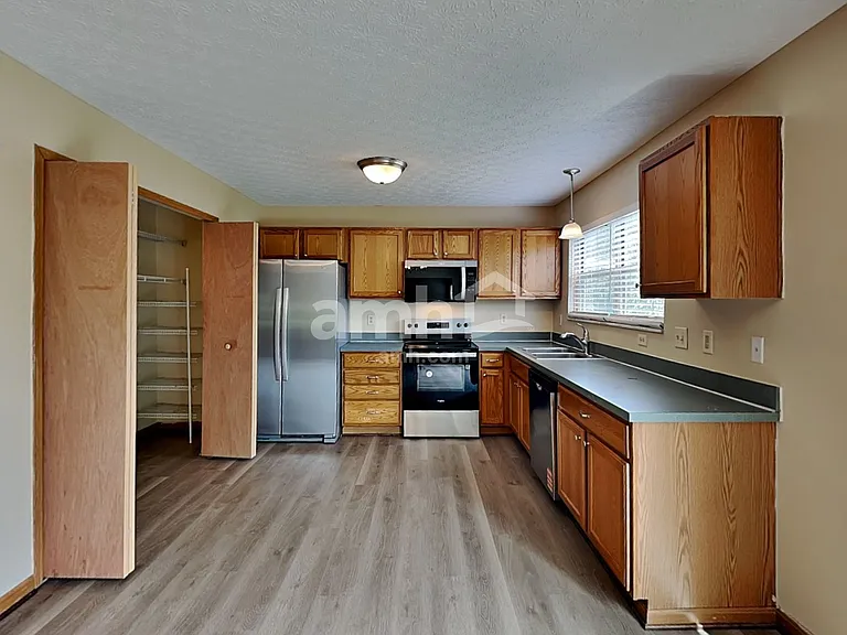 172 Steiger Ct — Photo 3
