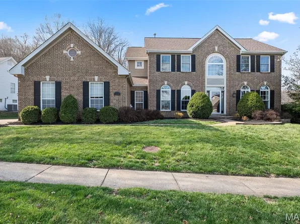 15927 Forest Valley Dr, Ballwin, MO 63021