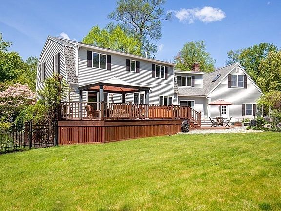 2nd image of 14 Windward Dr