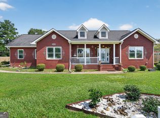 932 Hitching Post Ln, Waycross, GA 31503