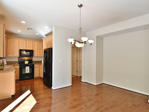 5th image of 8391 Crystal Walk Cir