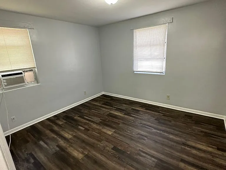 2020 Palafox St — Photo 18